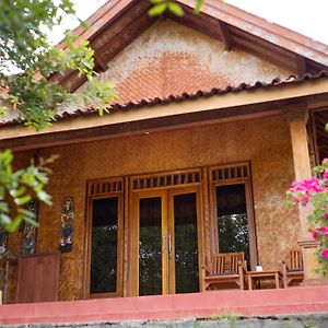 Yut'S Inn Flower Paradise Gili Gede Exterior photo