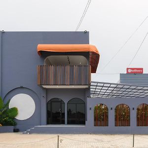 Hotel Reddoorz Plus Syariah Near Mall Boemi Kedaton Lampung Bandar Lampung Exterior photo