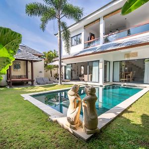 Villa Wiana Seminyak Exterior photo