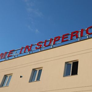 Home In Superior如家 Surčin Exterior photo