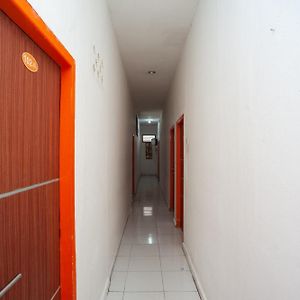 Hotel Reddoorz Near Jalan Jenderal Sudirman Palembang Exterior photo