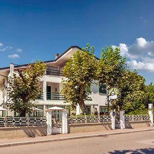 Hotel Eura Marina di Massa Exterior photo