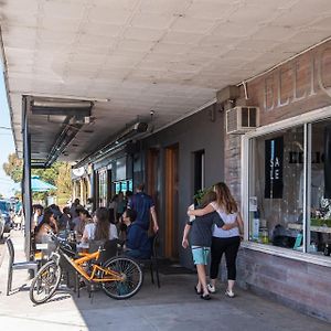 Villa Beachside Vibes 2 Min Stroll To Parkdale Beach Exterior photo