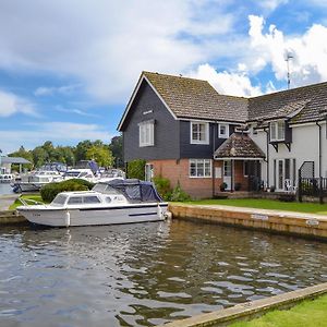 Villa Nightingale Wroxham Exterior photo