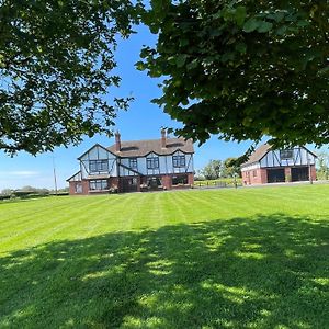 Bed and Breakfast Greenfields Country House Latton Exterior photo