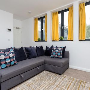 Ferienwohnung Flat 7- Spacious Studio Flat In The Heart Of Crawley Crawley  Exterior photo