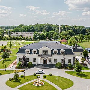 Hotel Dworek Komorno Exterior photo