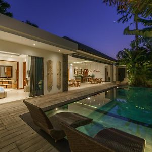 Villa Cuatro : Amazing 3Br Villa In Seminyak - Perfect Location Exterior photo