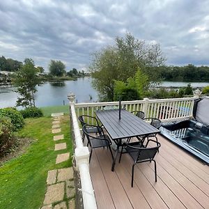 Villa Lakeside Retreat 3 With Hot Tub, Private Fishing Peg Situated At Tattershall Lakes Country Park Exterior photo