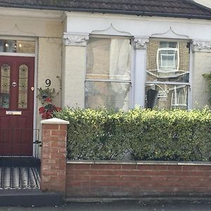 Spacious, Modern 3 Bed Wimbledon, London Home Exterior photo