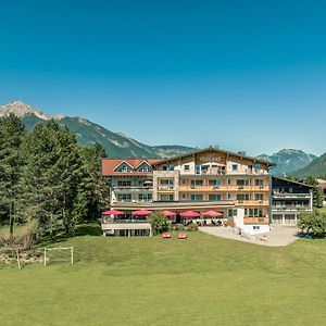 Hotel Föhrenhof Stanzach Exterior photo