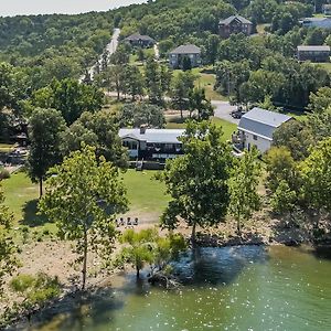 Villa Red Bud Cove Lakefront Farm House On Table Rock Lake Hollister Exterior photo