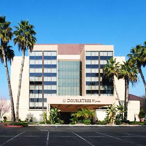Hotel Doubletree By Hilton Fresno Convention Center Exterior photo