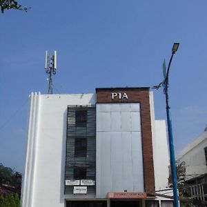 Pia Hotel Cirebon Exterior photo