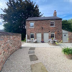 Grooms Cottage By Sheriff Hutton Castle Exterior photo