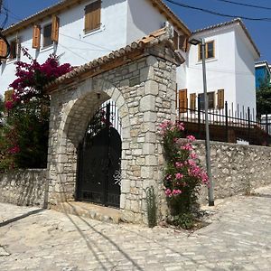 Old Town Hotel Dhërmi Exterior photo