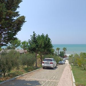 Plazhi Gjeneralit - Small Cabins - Bungalows - Apartaments - Villas - Suite Kavaja Exterior photo