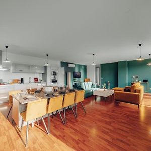 Design 3Bd Apartment Cooking Area In Architect Villa Prag Exterior photo