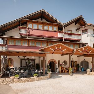 Hotel Seegasthof Katschnig Gmbh Unterburg am Klopeiner See Exterior photo