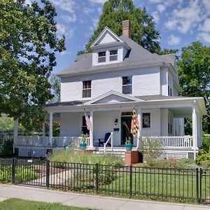 Villa 1915 Historic Cambridge Property With Fire Pit! Exterior photo