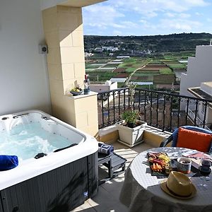 Ferienwohnung Ta'Lonza Luxury Near Goldenbay With Hot Tub App3 Mellieħa Exterior photo