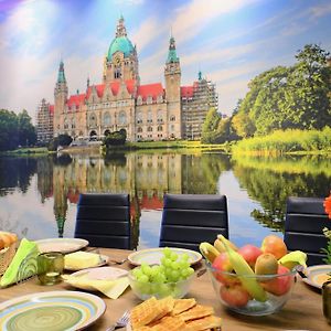 Happybnb - Stilvolles, Naturgelegenes Apartment Mit Blick Auf Den Mittellandkanal Und Die Wasserstadt Hannover - Kamin, Parken Und Spielplatz Exterior photo