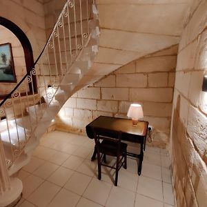 Villa Peaceful Traditional Maltese Townhouse Luqa Exterior photo