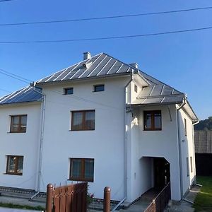 Hotel Trai Bun In Maramures Feresti Exterior photo