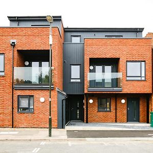 Ferienwohnung Hybrid Resi - Mitcham Close To Tooting And Wimbledon Exterior photo