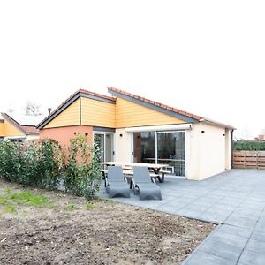 Villa Wellness Bungalow With Whirlpool And Sauna Zevenhuizen  Exterior photo