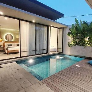 Akhila 4 - 1 Bedroom Modern Tropical Villa At The Heart Of Seminyak Exterior photo