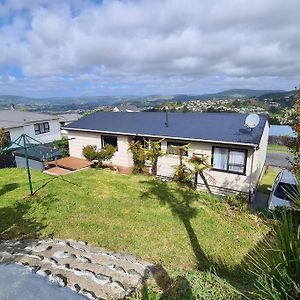 Villa Hilltop Blue Sky House Porirua Exterior photo