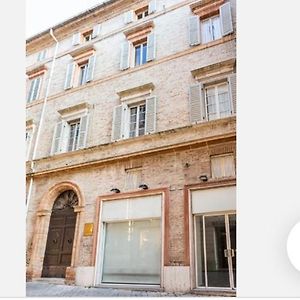 Cozy Room In Palazzo Magnalbo Macerata Exterior photo