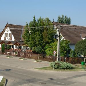 Hotel Koller Panzió Bonyhád Exterior photo