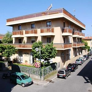 Hotel Giulia Marina di Massa Exterior photo