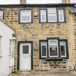 Wesley Cottage, Keighley Exterior photo