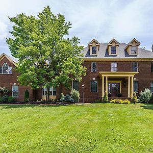 Beautiful Country Estate Basement Apartment Richmond Exterior photo