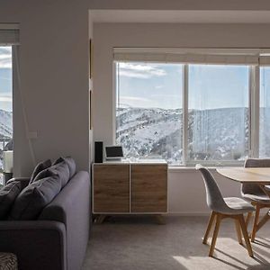 Schnapps Penthouse Apartment Ski In Ski Out Mount Hotham Exterior photo