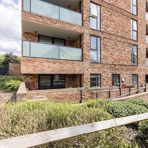 Ferienwohnung Stylish & Comfortable Top-Floor Flat In Harrow London Exterior photo