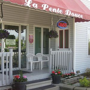 Motel De La Pente Douce Magog Exterior photo