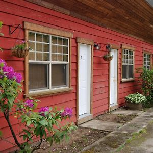 Woodside Inn Harrison Mills Exterior photo