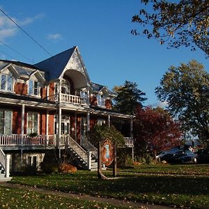 Bed and Breakfast Gite Les 2 Soeurs Roberval Exterior photo