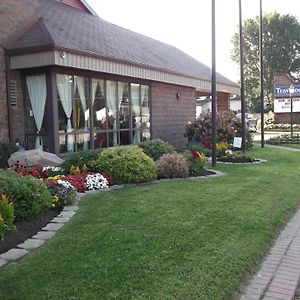 Travelodge By Wyndham North Bay Lakeshore Exterior photo