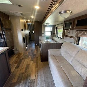 Hotel Camper Rv1 With Private Entrance And Free Parking Moreno Valley Exterior photo