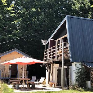 Villa Charmant Chalet Dans Les Monts Du Forez Le Fayt Exterior photo