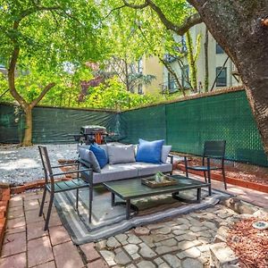 Villa Newly Renovated 2Br W Rare Private Backyard And Bbq New York Exterior photo