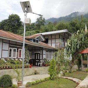 Vamoose Homestay Hitaishi Kaluk Exterior photo