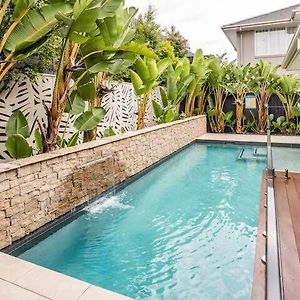 Villa Sleek Tropical Oasis - Bridgeman Downs Bald Hills Exterior photo