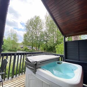 Villa Otter 4 Hot Tub - HuntersMoon-Warminster-Bath-Salisbury Exterior photo