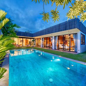 Chic Tranquility: Modern Yet Timeless 3Bd Villa Canggu Exterior photo